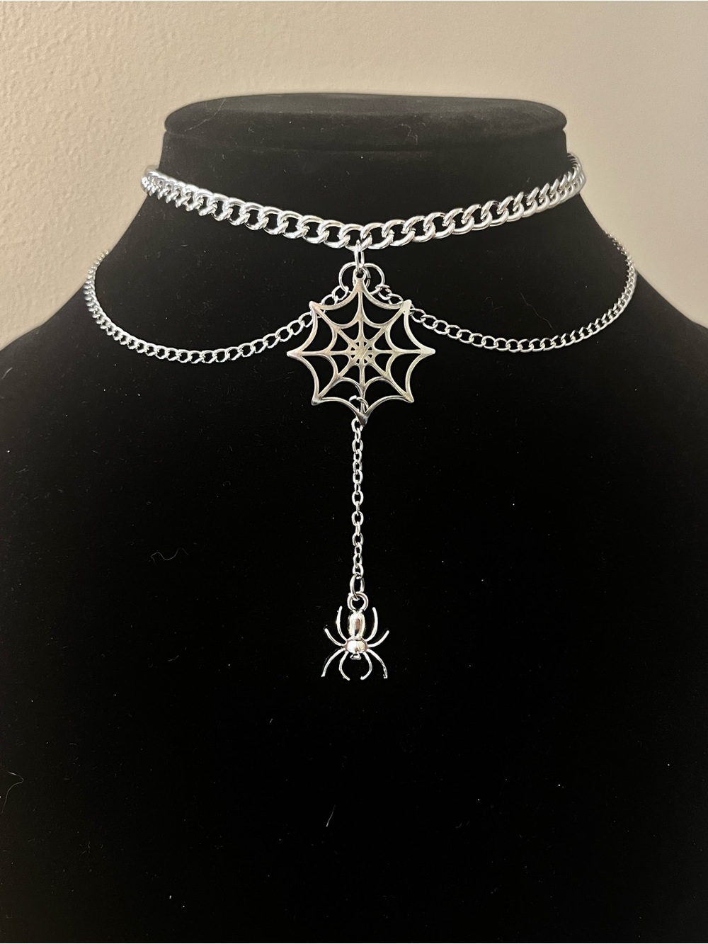 Hand Crafted Silver Spider Web Dangle Choker Necklace - Picture 4 of 5